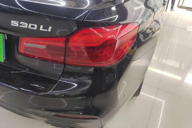 Used BMW 5 Series 2019 Facelifted 530Li Leading Edition M Sport Package
