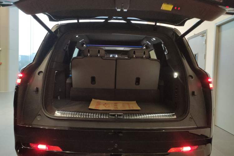 Used Denza N9 2025 Flagship Model
