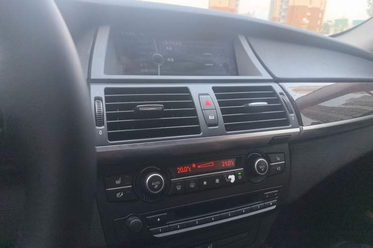 Used BMW X6 2012 xDrive35i Audio And AC Panel