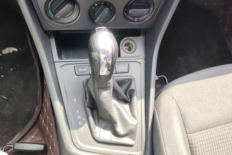 Used Volkswagen Lavida 2018 Classic 1.5L Automatic Fashion Edition China VI Standard Gear Lever