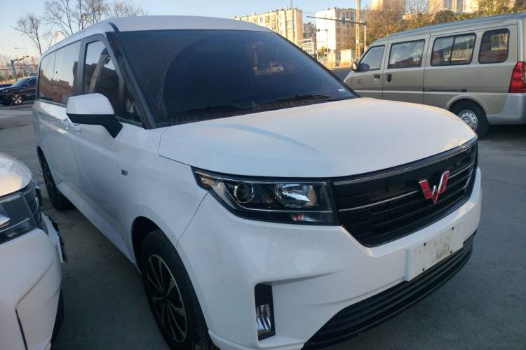 Used Wuling Zhengcheng 2021 1.5T Manual Luxury Version Front Right 45 Deg