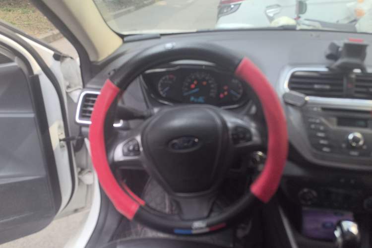Used Ford Escort 2015 1.5L Automatic Fashion Model
