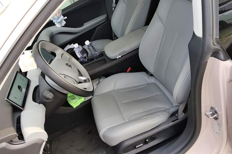 Used Nio ET5 2022 75 kWh Left Front Seat