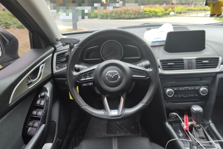 Used Mazda 3 Axela 2017 Hatchback 2.0L Automatic Luxury Model Emission Standard China V Steering Wheel