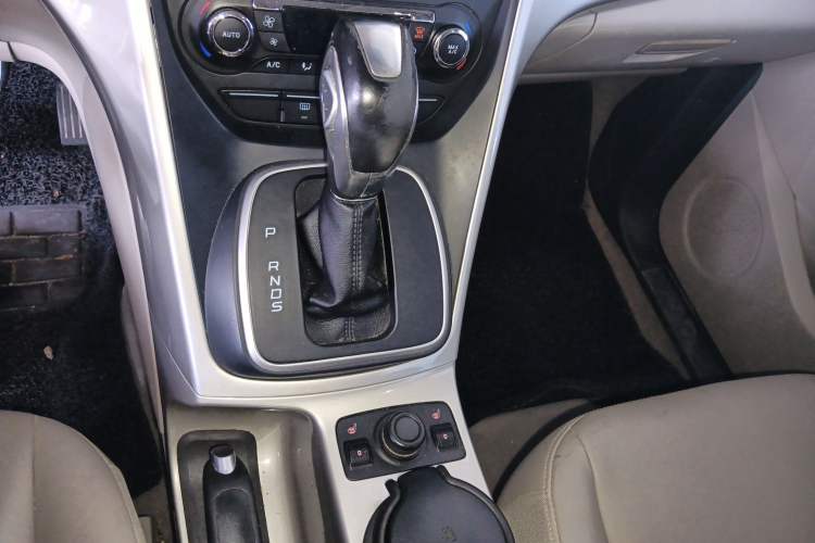 Used Ford Kuga 2013 2.0L GTDi Four-Wheel-Drive Elite Model Gear Lever