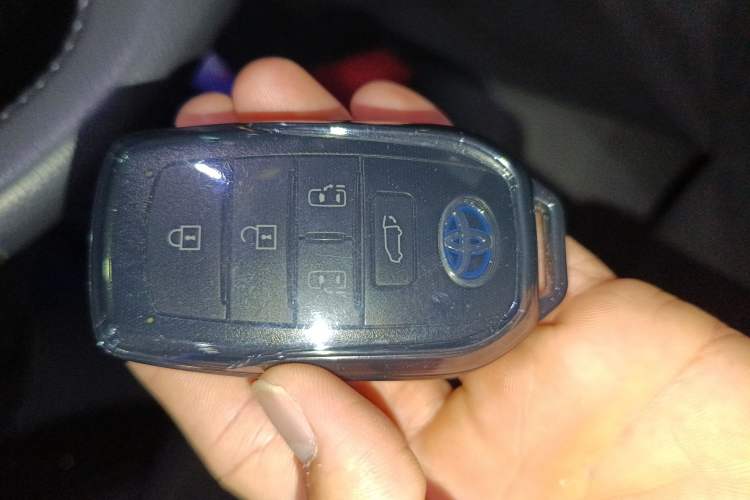 Used Toyota SIENNA 2023 2.5L Hybrid Deluxe Edition
