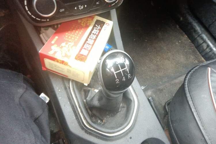 Used FAW Senya R7 2016 1.6L Manual Luxury Model Gear Lever