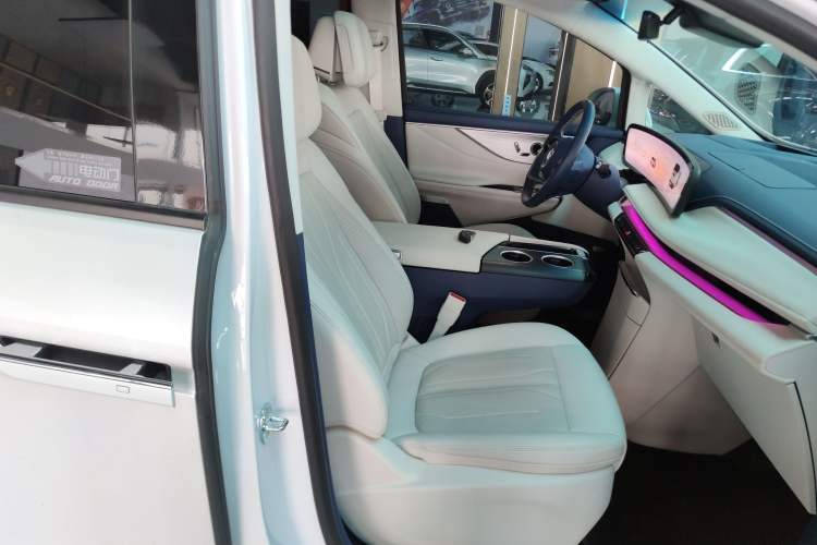 Used Buick GL8 New Energy 2024 Lu Zun Luxury Edition 6-Seater Right Front Seat