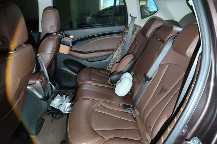 Used Buick Envision 2019 28T 4x4 Elite Version China V Standard Left Rear Seat