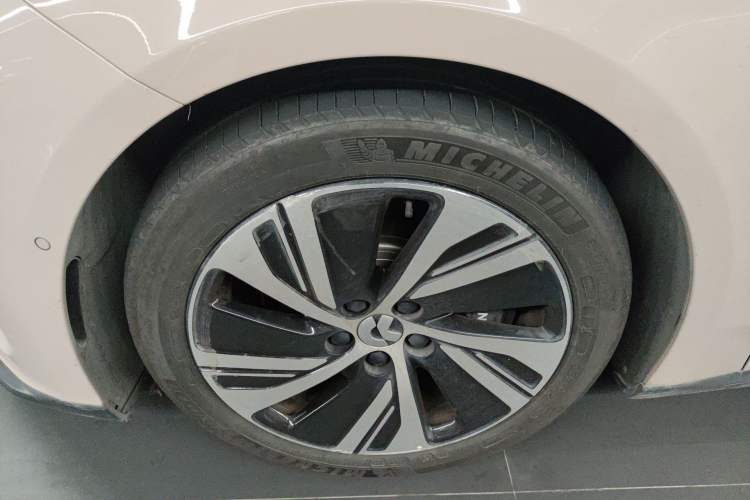 Used Nio ET5 2024 75 kWh Left Front Wheel Hub