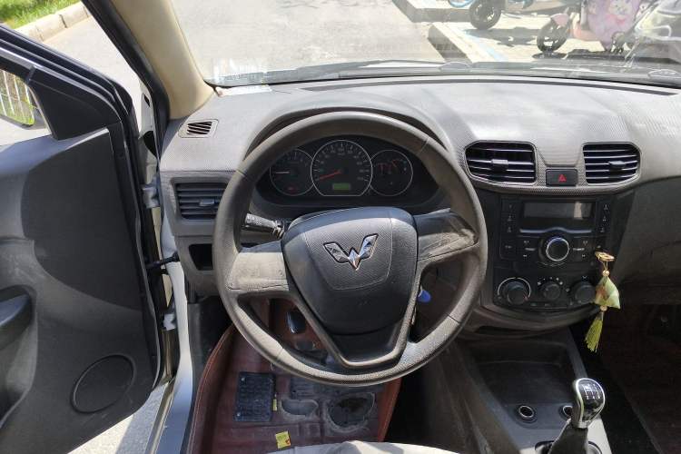 Used Wuling Hongguang 2015 1.2L S Base Model China V Standard
