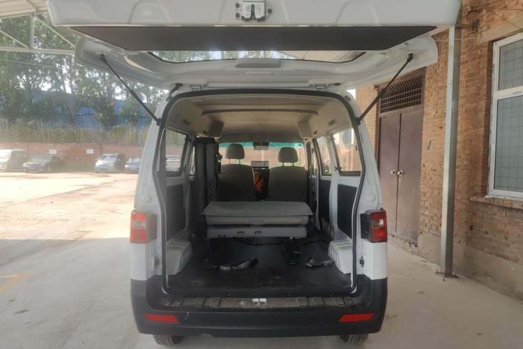 Used Jinbei Hiace X30 2024 1.5L Champion Edition Passenger Vehicle 5/6/7 Seats
