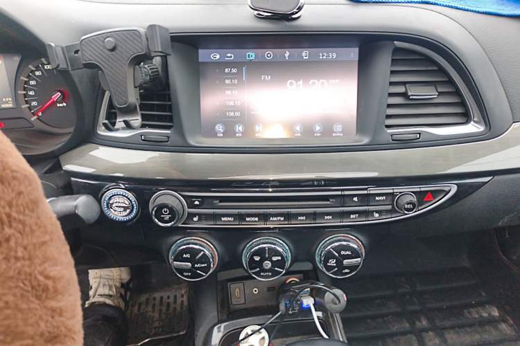 Used GAC Trumpchi GA6 2015 1.8T DCT Luxury Navigation Model Audio And AC Panel