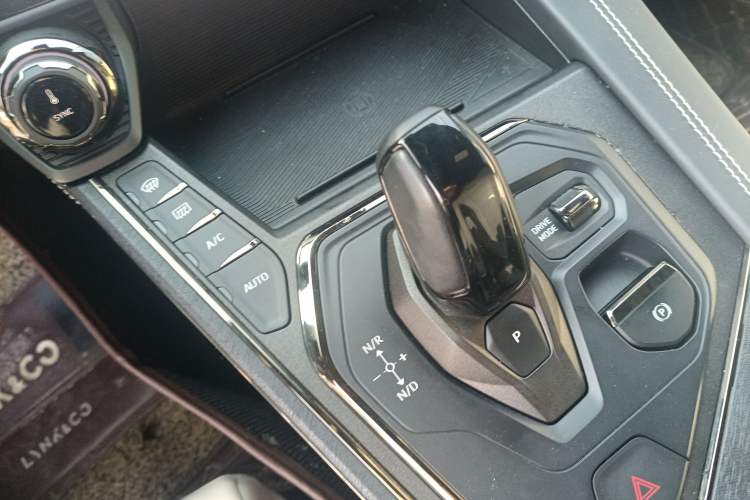 Used Lynk & Co 01 2023 1.5TD EM-F Dawn Gear Lever