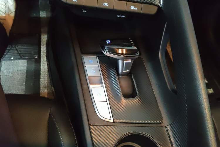 Used Hyundai Elantra 2023 1.5L CVT GLX Elite Edition Gear Lever