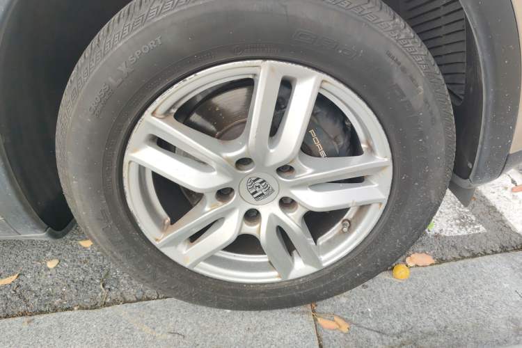 Used Porsche Cayenne 2016 Cayenne 3.0T Right Front Wheel Hub