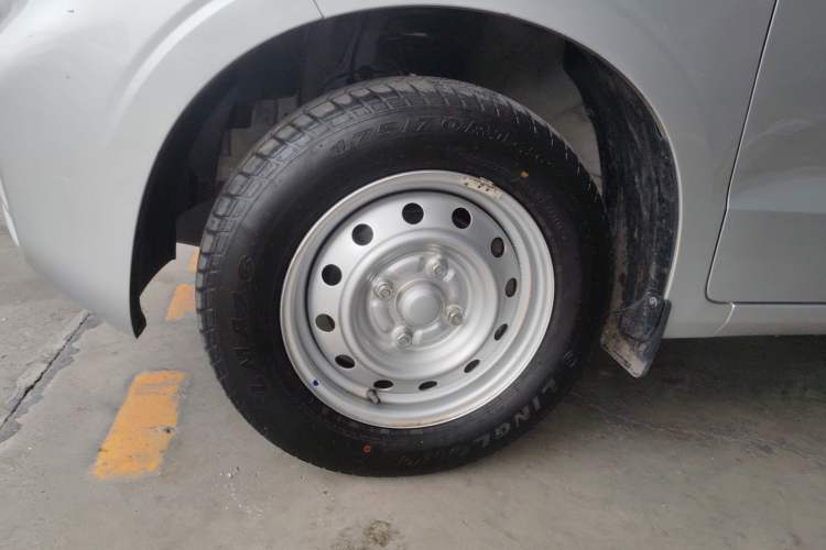 Used Wuling Hongguang V 2022 1.5L Jingqu Edition Electric-Assist LAR Left Front Wheel Hub