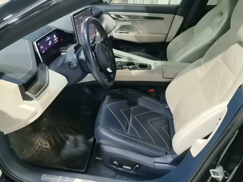 Used Zeekr 001 2023 WE Edition 86 kWh — 14