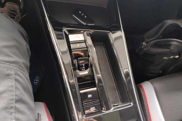 Used Volkswagen Lamando 2025 Lavida L 280TSI DSG Cool & Spicy Edition Gear Lever