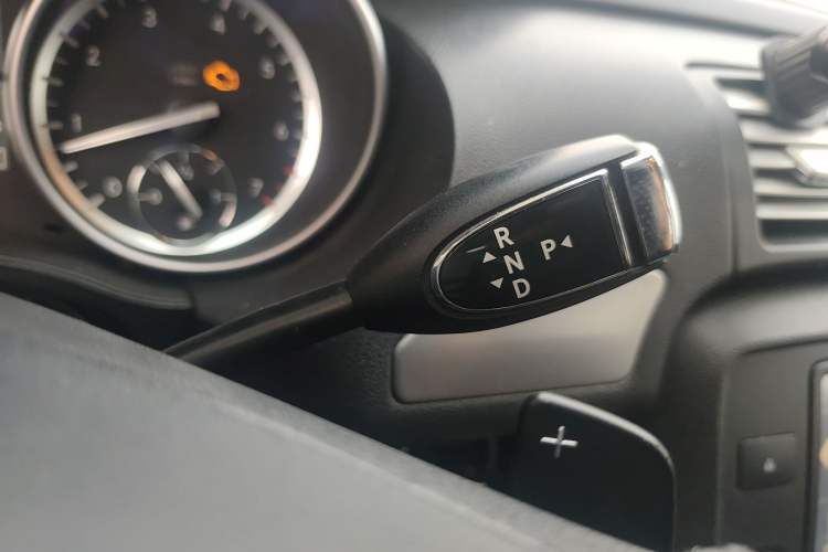 Used Mercedes-Benz R-Class 2014 R 320 4MATIC Business Model Gear Lever