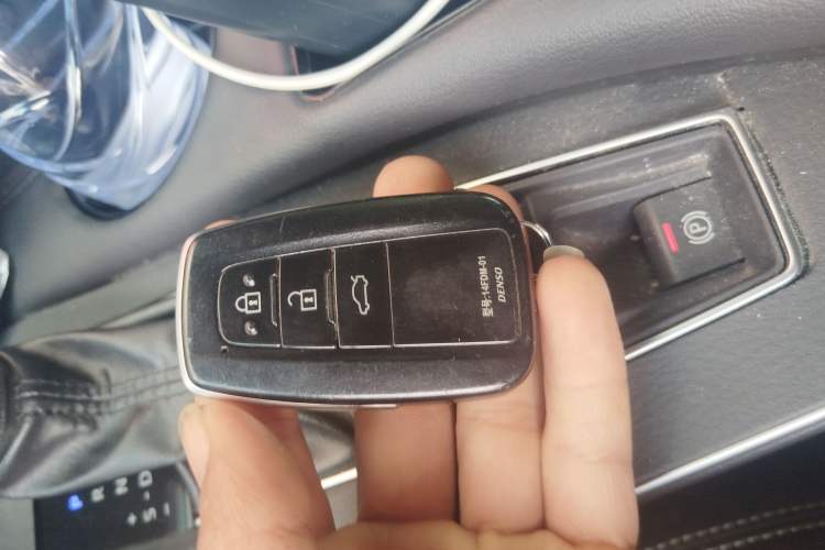 Used Toyota Avalon 2019 2.5L Ambition Version China VI Standard
