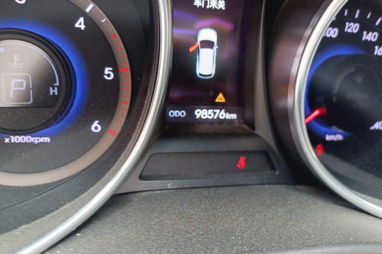 Used Hyundai Grand SantaFe 2013 2.2T 7-Seater Four-Wheel-Drive Flagship Edition Odometer Close Up