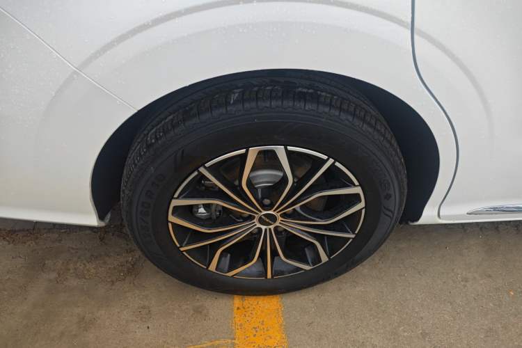 Used Roewe iMAX8 New Energy 2025 1.5T DMH Lu Zun Deluxe Edition Right Rear Wheel Hub