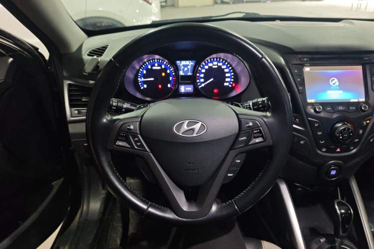 Used Hyundai Veloster 2012 1.6T Automatic Luxury Edition Steering Wheel