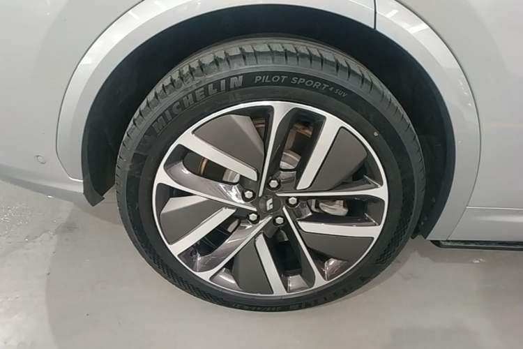 Used Li Auto L7 2023 Max model Right Rear Wheel Hub