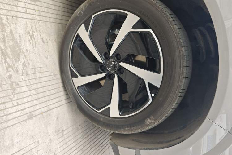 Used BYD Sealion 06 New Energy 2025 Model EV 605 Navigation Pro Edition Right Front Wheel Hub