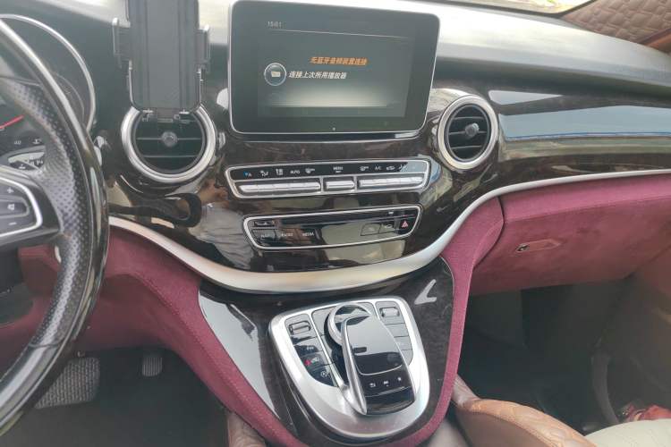 Used Mercedes-Benz V-Class 2017 V 260 Avantgarde Edition Audio And AC Panel