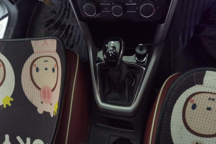 Used Volkswagen T-Cross 2019 1.5L Automatic Comfort Edition Gear Lever