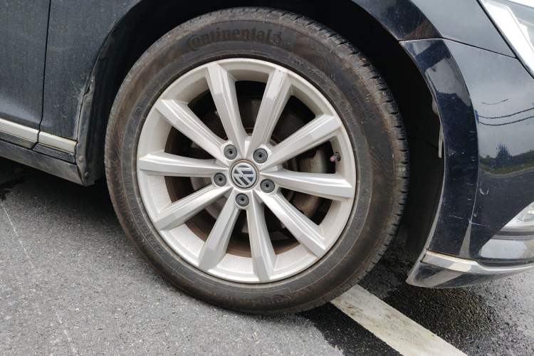 Used Volkswagen Magotan 2019 330TSI DSG Leading Edition China V Standard Right Front Wheel Hub