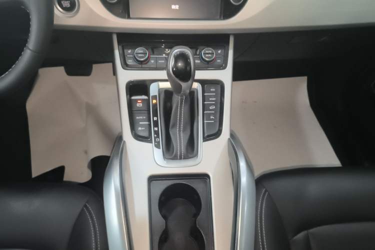 Used Geely Auto Emgrand X7 Sport 2018 1.8TD Automatic Two-Wheel Drive Smart Connect 4G Internet Edition