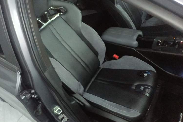 Used GAC Trumpchi EMPOW 2023 400T Automatic R PRO Right Front Seat