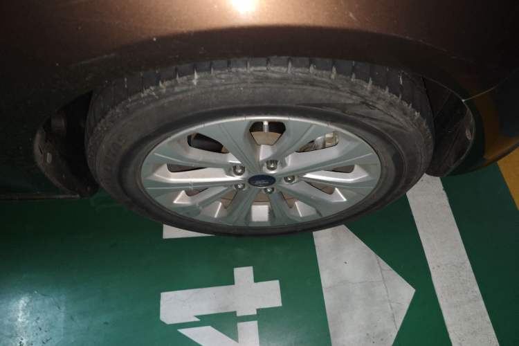 Used Ford Escort 2015 1.5L Manual Fashion Edition Right Front Wheel Hub