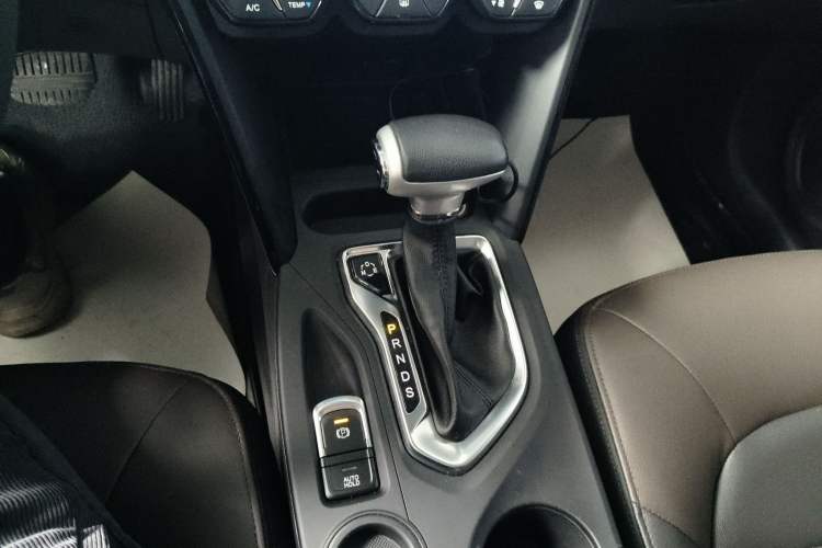 Used GAC Trumpchi GS4 2017 235T Automatic Two-Wheel Drive Elite Edition Gear Lever