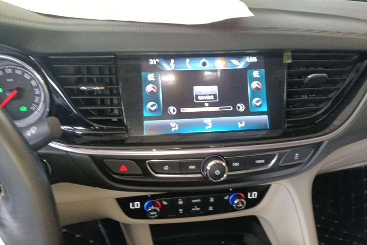 Used Buick Regal 2017 30H Elite Version Audio And AC Panel