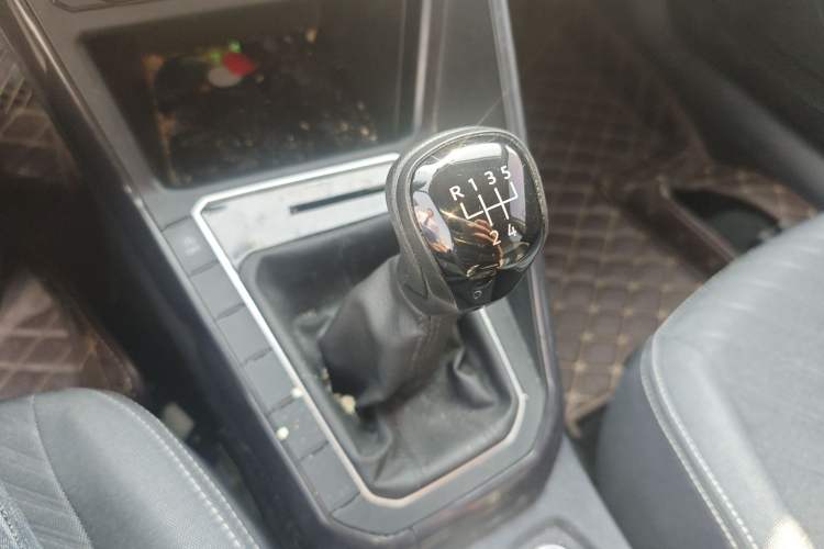 Used Volkswagen Lavida 2023 New Sharp 1.5L Manual New Comfort Edition Gear Lever