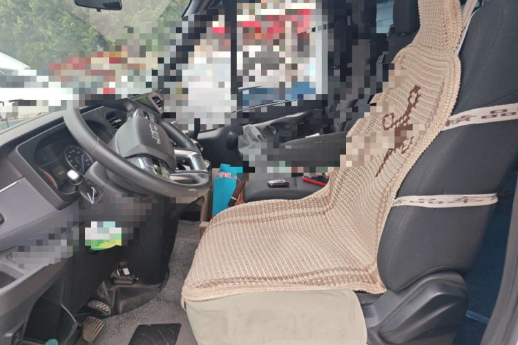 Used JMC Fushun 2023 2.0T Automatic Short-Wheelbase Low-Roof Commercial & Multi-Purpose Passenger Vehicle 6 Seats with Lift-Up Tailgate Left Front Seat