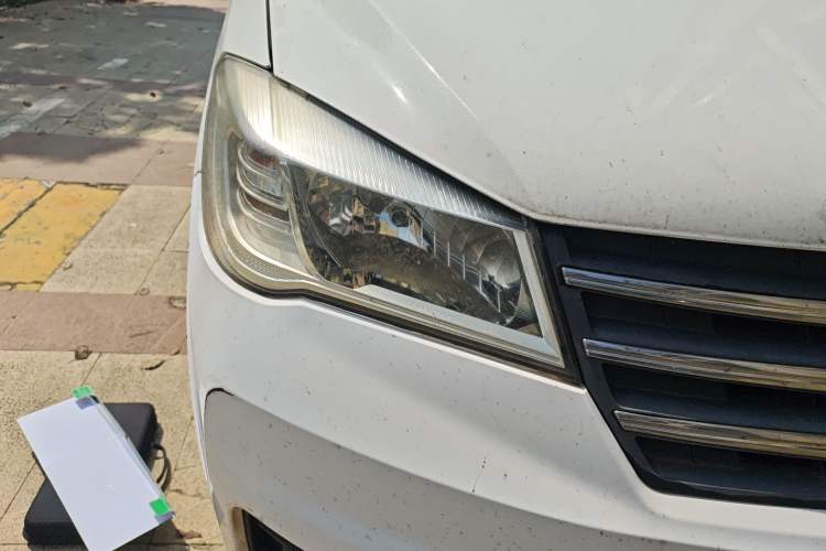 Used Dongfeng Fengon 330 2018 1.5L 330S Comfort Edition China V Standard DK15 Right Front Headlight