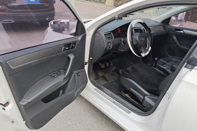 Used Volkswagen Santana 2015 1.6L Manual Comfort Edition
