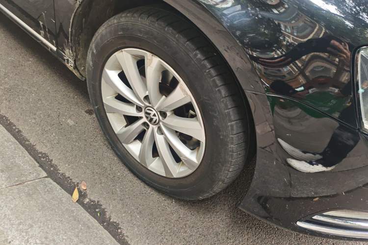 Used Volkswagen Magotan 2013 1.8TSI Luxury Model Right Front Wheel Hub