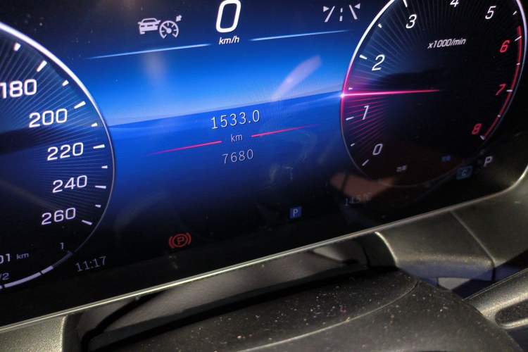 Used Mercedes-Benz GLC 2024 GLC 260 L 4MATIC Luxury Model 5 Seats Odometer Close Up