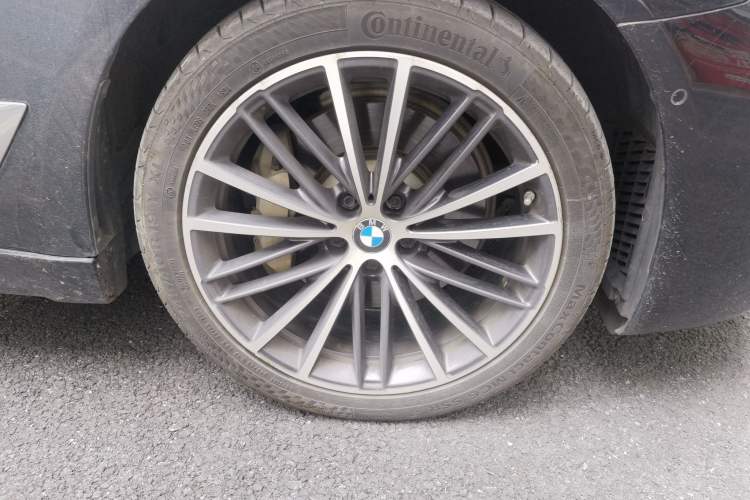 Used BMW 5 Series 2021 530Li Leading Model M Sport Package Right Front Wheel Hub