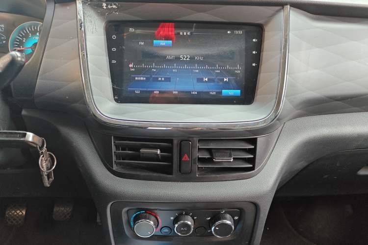 Used Jinbei Gold Hiace 2023 1.5L Passenger Van Travel Lion 5/6/7-Seater with Central Air Conditioning Audio And AC Panel