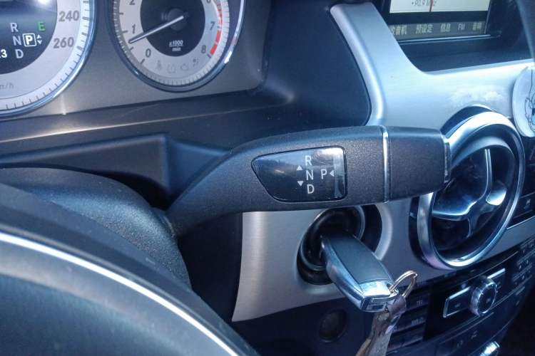 Used Mercedes-Benz GLK-Class 2013 GLK 300 4MATIC Dynamic Sunroof Model