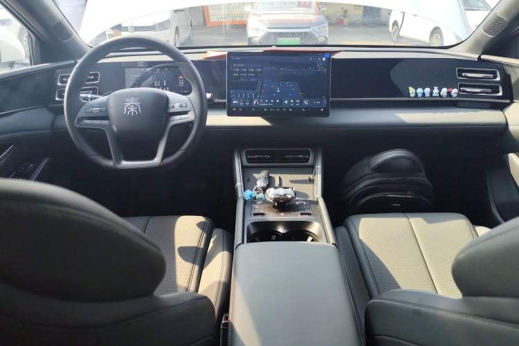 Used BYD Qin L 2025 DM-i Smart Drive 80KM Leading Model Audio And AC Panel