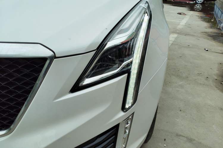 Used Cadillac XT5 2022 2.0T Four-Wheel Drive Luxury Version (Hummingbird Edition) Left Front Headlight