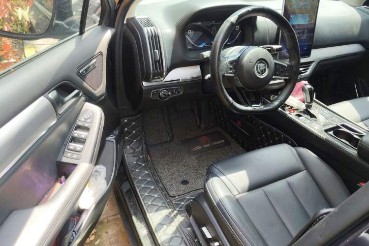 Used BYD Tang 2018 2.0T Automatic SmartConnect Prestige 7-Seater China V Standard
